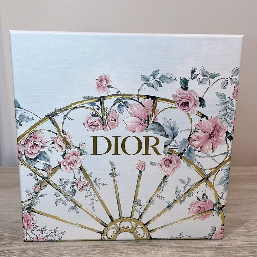 Christian Dior Floral Gift Box 🎁🌹 Great condition!